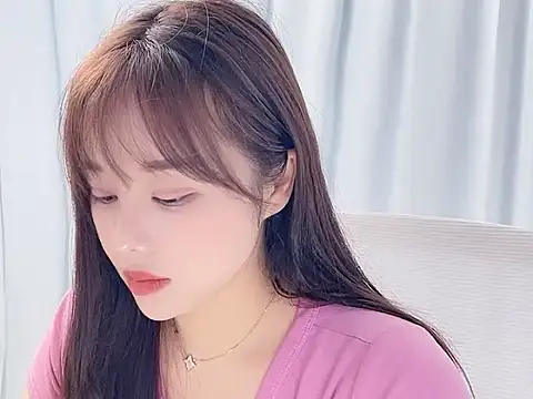 Qingqing19 online show from May 18, 2026, 4:07 am
