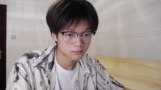 XJ-XIAOXIAO online show from May 5, 2026, 8:23 pm