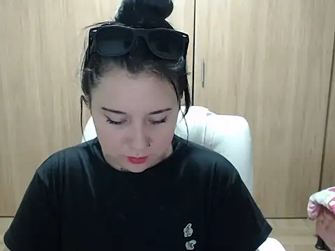 Haileey ross online show from June 26, 2026, 1:33 am