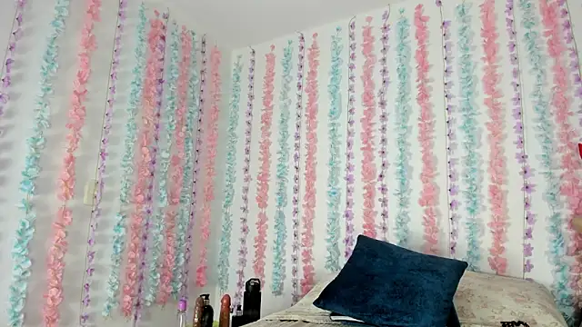 PaulinaThomson online show from June 17, 2026, 5:34 pm
