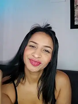 mell0102 online show from June 18, 2026, 12:43 pm