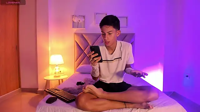 Snapshot of Baby_noahtt chatting on June 9, 2026, 2:18 pm Baby noahtt online show from June 9, 2026, 2:18 pm
