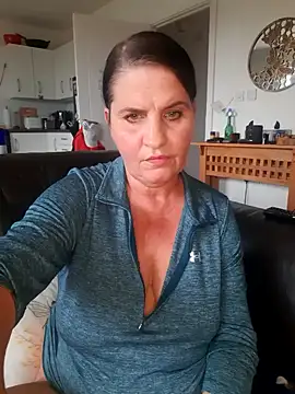 Velvet-Milf online show from June 18, 2026, 3:39 pm