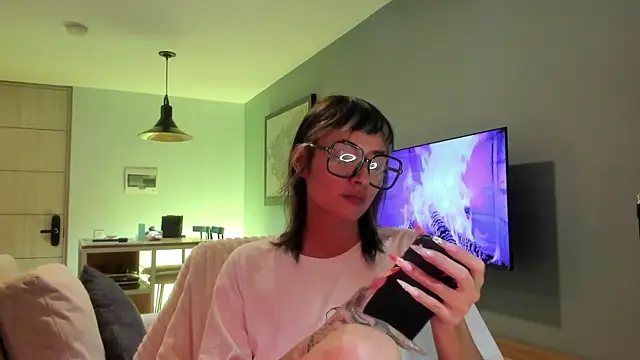 vandalovee  online show from May 9, 2026, 2:37 am