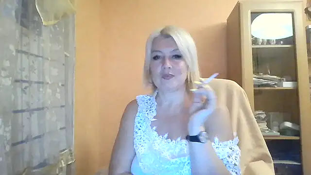 Snapshot of MollyyJoyy chatting on June 19, 2026, 8:36 pm MollyyJoyy online show from June 19, 2026, 8:36 pm
