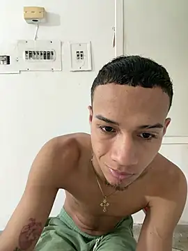 Snapshot of friends_lust_latin chatting on July 21, 2026, 9:32 am friends lust latin online show from July 21, 2026, 9:32 am