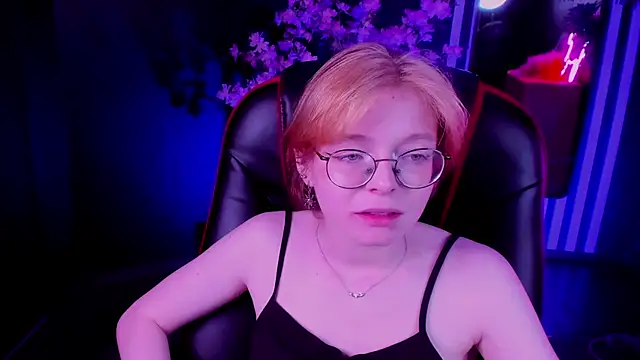 FoxxyyPolly online show from May 19, 2026, 10:55 am