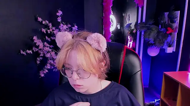FoxxyyPolly online show from May 24, 2026, 5:40 am