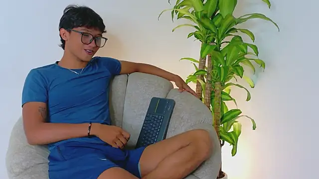 Iam erick online show from May 16, 2026, 2:32 am