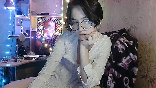 Alessa Kiss online show from May 17, 2026, 3:12 pm