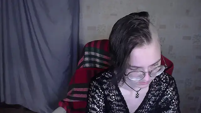 Alessa Kiss online show from June 10, 2026, 1:56 pm