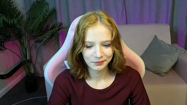 Snapshot of AliceJohansone chatting on July 4, 2026, 1:56 am AliceJohansone online show from July 4, 2026, 1:56 am