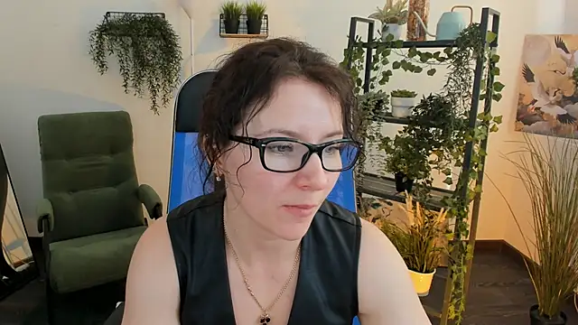AureliaGleam online show from May 11, 2026, 4:36 am