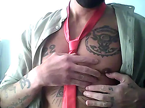Alessandromagno8 online show from May 18, 2026, 9:03 am