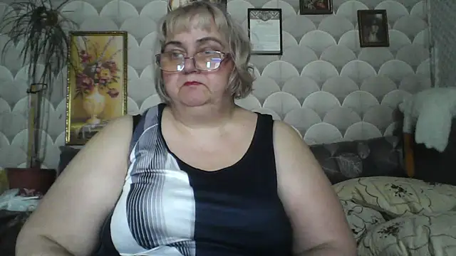 MarinaFarina53 online show from June 5, 2026, 6:52 am