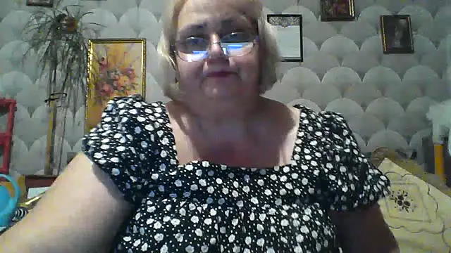 MarinaFarina53 online show from June 26, 2026, 6:14 pm
