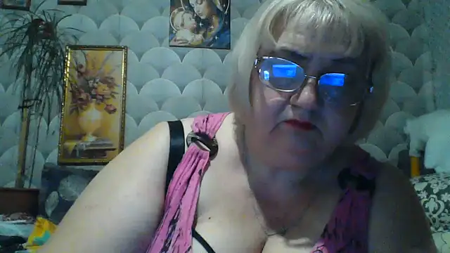 MarinaFarina53 online show from June 12, 2026, 7:55 pm