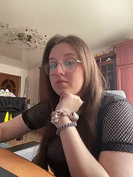 viksiss online show from May 14, 2026, 5:37 am