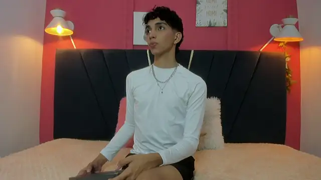 ero boy40 online show from August 9, 2026, 8:04 pm