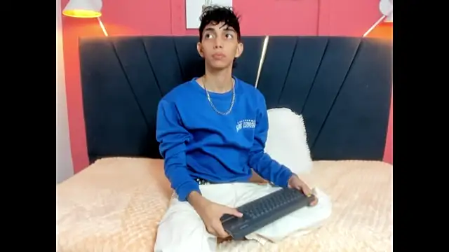 ero boy40 online show from June 11, 2026, 3:58 am