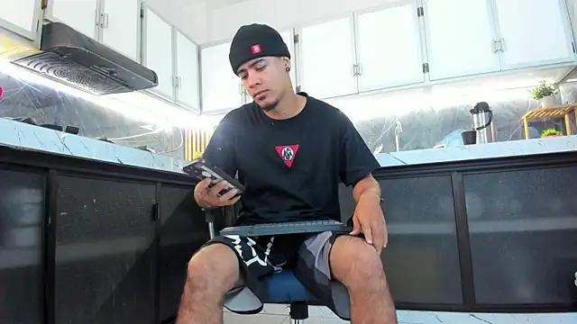 criss hardcock  online show from May 12, 2026, 1:06 pm