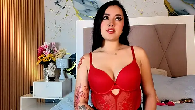 Snapshot of MiiaRousse_ chatting on July 18, 2026, 10:18 pm MiiaRousse online show from July 18, 2026, 10:18 pm