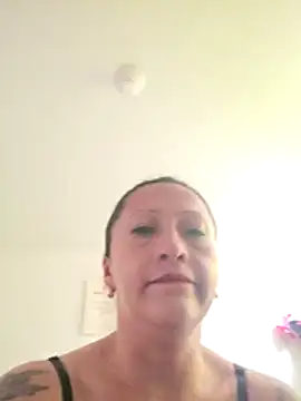 Snapshot of Vely_ chatting on June 17, 2026, 8:19 pm Vely online show from June 17, 2026, 8:19 pm