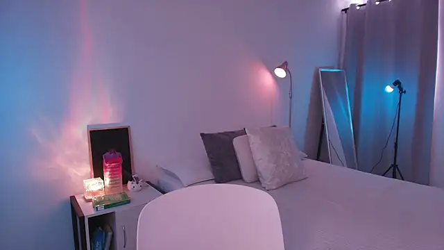 fluffylips online show from July 12, 2026, 5:25 pm
