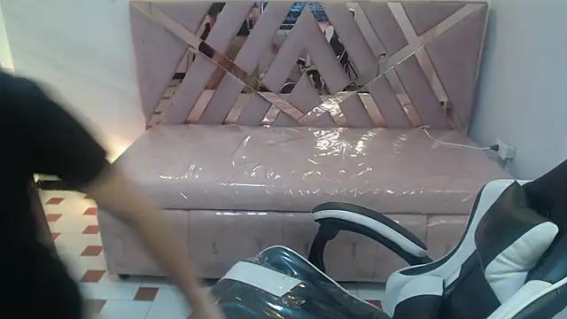 alesia v v online show from June 17, 2026, 3:06 am