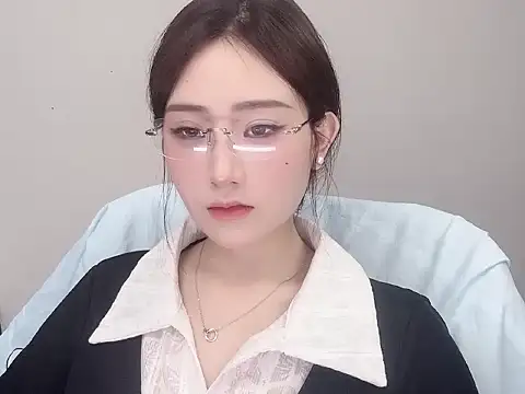  222Mia online show from May 12, 2026, 2:52 am