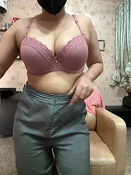 Snapshot of queen_sofiya chatting on June 28, 2026, 7:58 am queen sofiya online show from June 28, 2026, 7:58 am