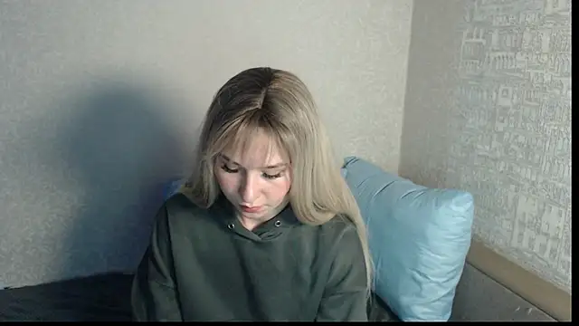 polly holyy online show from May 23, 2026, 10:36 am