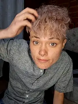 Megan-r online show from May 9, 2026, 2:04 am