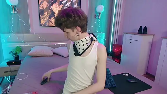Bimbo boy  online show from May 20, 2026, 2:14 pm