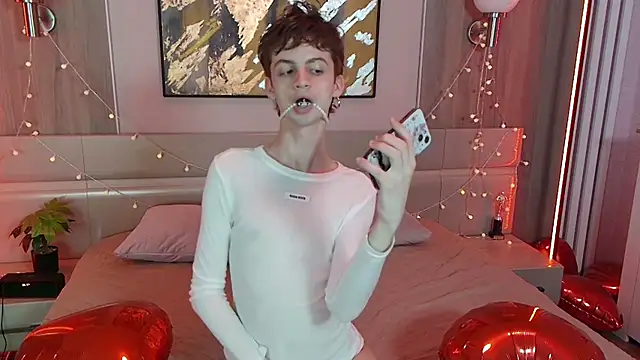 Bimbo boy  online show from May 19, 2026, 1:29 pm