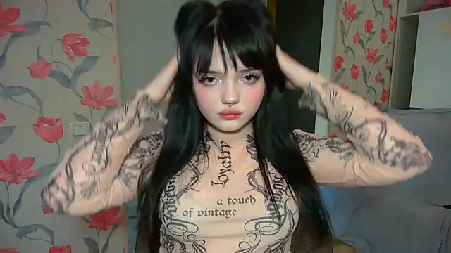 DarkxFoxy online show from June 14, 2026, 5:36 pm