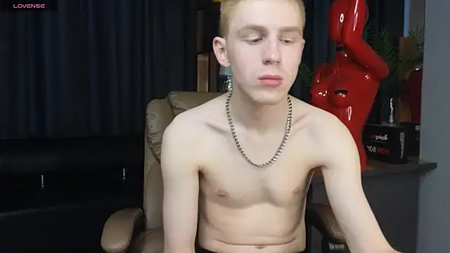 Tommy CrashXXX online show from May 27, 2026, 2:08 am