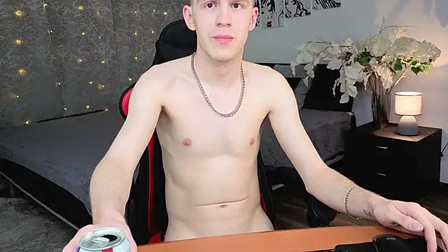Tommy CrashXXX online show from May 11, 2026, 4:04 pm