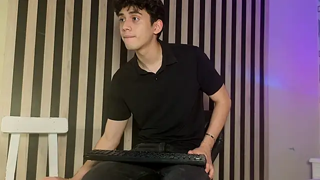 MikeVoss  online show from June 9, 2026, 7:26 pm
