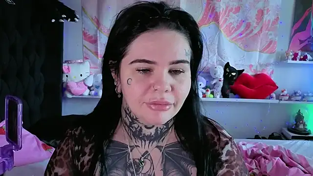 BigBootyHolly online show from July 17, 2026, 11:40 am