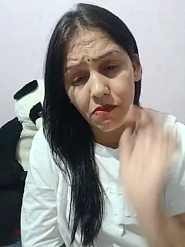 simmy14321 online show from June 20, 2026, 4:56 pm