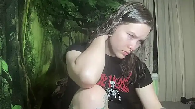 Snapshot of mo0ngoddess chatting on February 1, 2026, 4:33 am mo0ngoddess online show from February 1, 2026, 4:33 am