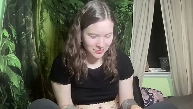 Snapshot of mo0ngoddess chatting on February 15, 2026, 8:24 am mo0ngoddess online show from February 15, 2026, 8:24 am