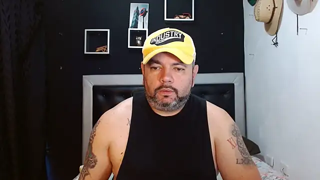 Snapshot of perverseveteranmanxxx chatting on February 12, 2025, 2:32 pm perverseveteranmanxxx online show from February 12, 2025, 2:32 pm