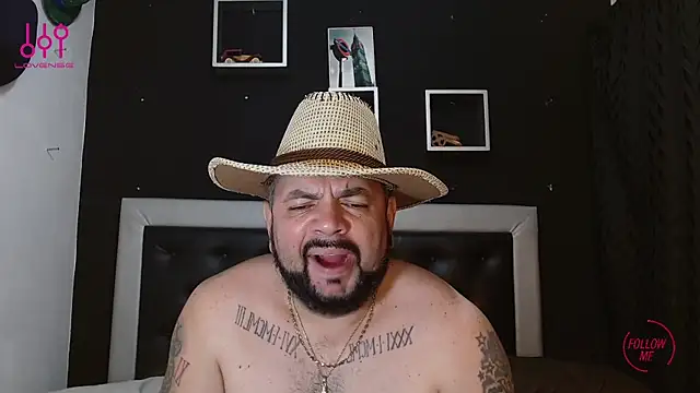 Snapshot of perverseveteranmanxxx chatting on March 8, 2025, 3:28 am perverseveteranmanxxx online show from March 8, 2025, 3:28 am