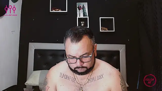 Snapshot of perverseveteranmanxxx chatting on March 6, 2025, 7:43 pm perverseveteranmanxxx online show from March 6, 2025, 7:43 pm
