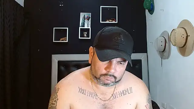 Snapshot of perverseveteranmanxxx chatting on February 1, 2025, 1:23 am perverseveteranmanxxx online show from February 1, 2025, 1:23 am