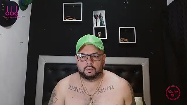 Snapshot of perverseveteranmanxxx chatting on March 11, 2025, 1:05 am perverseveteranmanxxx online show from March 11, 2025, 1:05 am