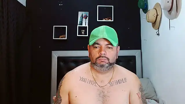 Snapshot of perverseveteranmanxxx chatting on February 11, 2025, 11:44 pm perverseveteranmanxxx online show from February 11, 2025, 11:44 pm