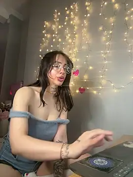 Meow Mia online show from June 10, 2026, 3:13 pm